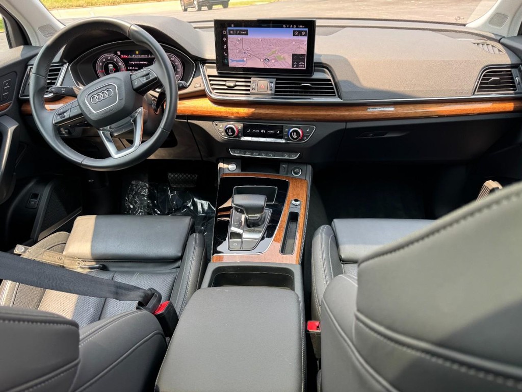 Audi Q5 Vehicle Full-screen Gallery Image 11