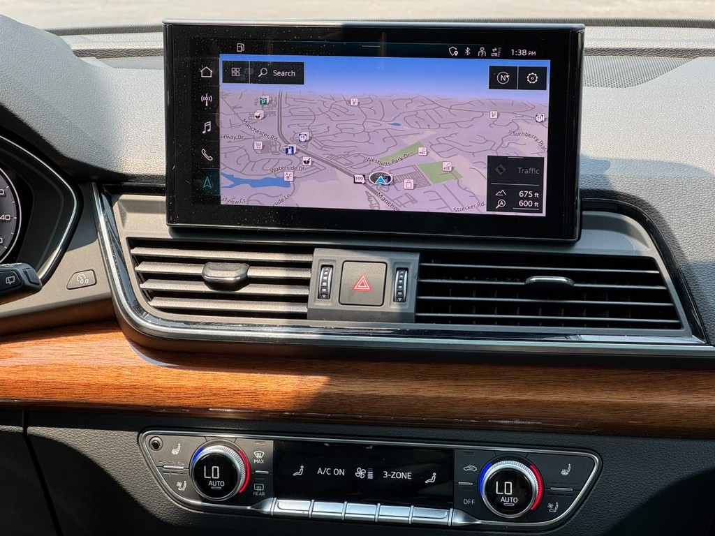 Audi Q5 Vehicle Full-screen Gallery Image 13