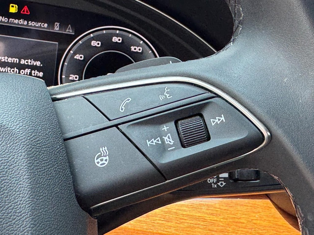 Audi Q5 Vehicle Full-screen Gallery Image 19