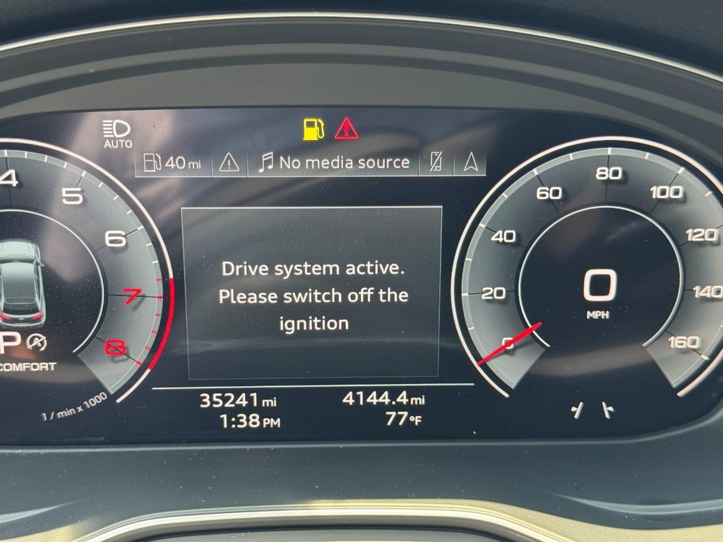 Audi Q5 Vehicle Full-screen Gallery Image 20