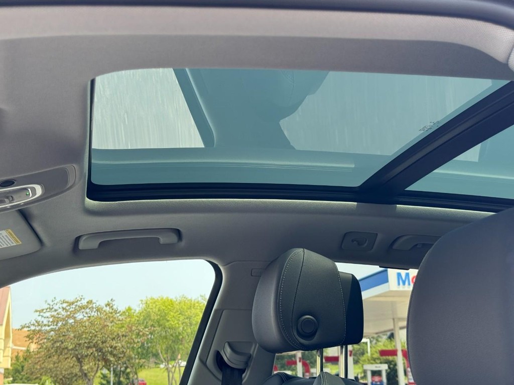 Audi Q5 Vehicle Full-screen Gallery Image 26