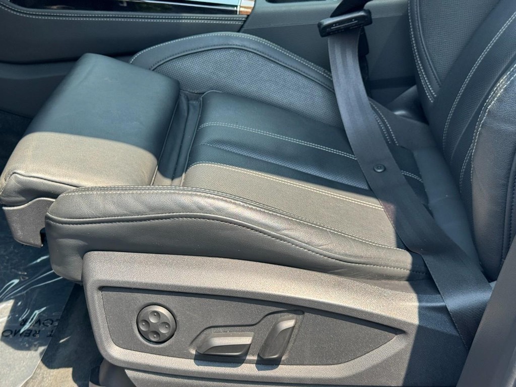 Audi Q5 Vehicle Full-screen Gallery Image 27
