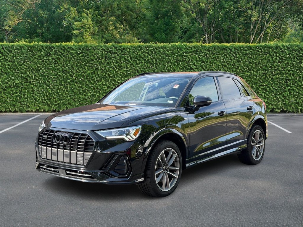 Audi Q3 Vehicle Full-screen Gallery Image 08