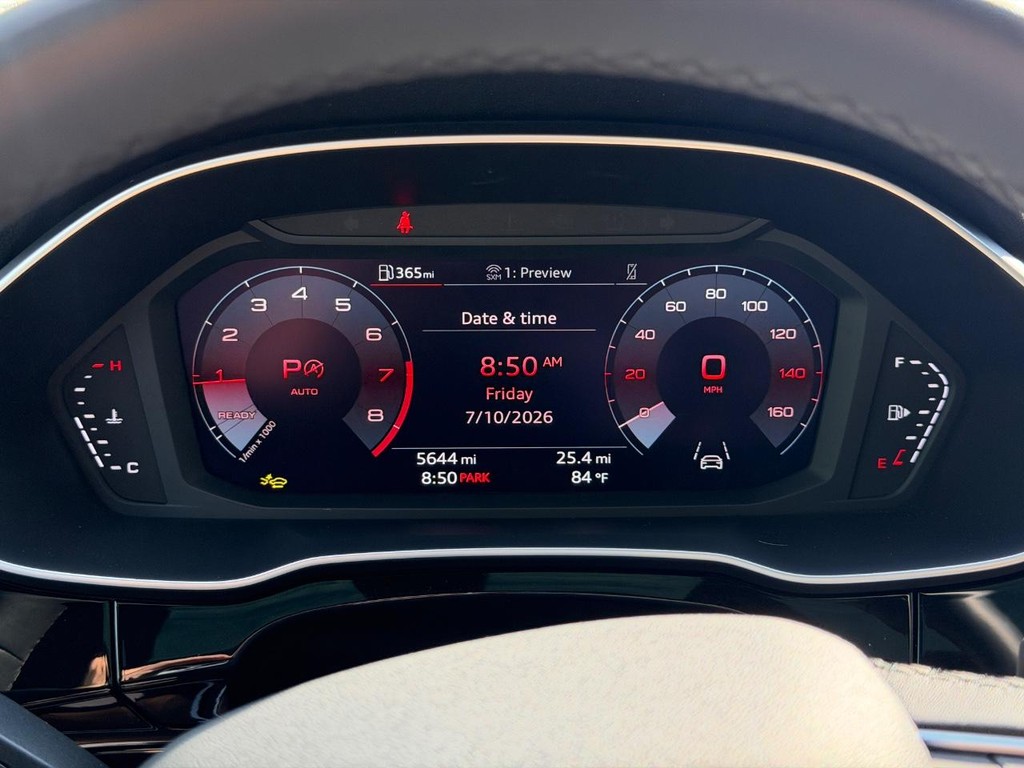 Audi Q3 Vehicle Full-screen Gallery Image 19