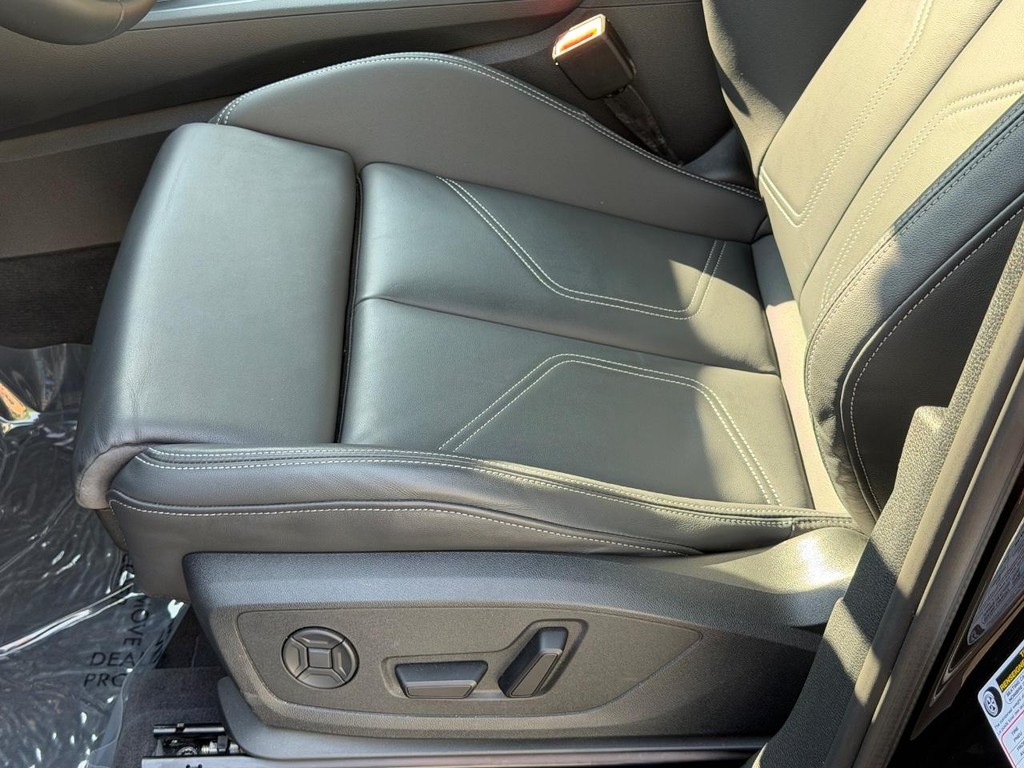 Audi Q3 Vehicle Full-screen Gallery Image 23