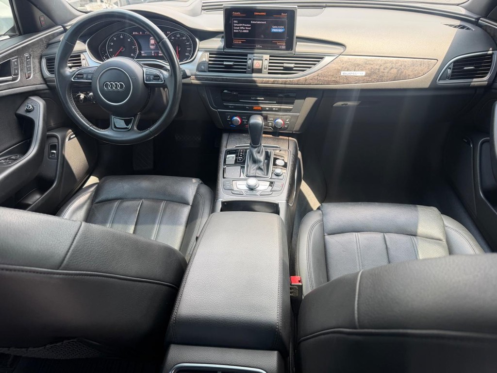 Audi A6 Vehicle Full-screen Gallery Image 12