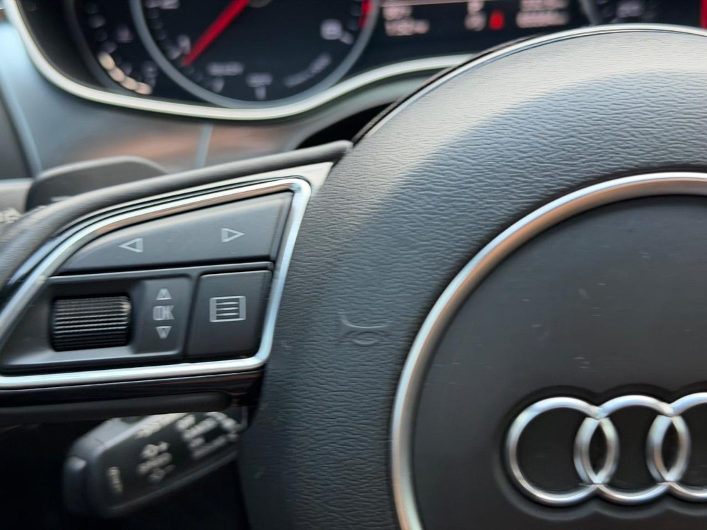 Audi A6 Vehicle Full-screen Gallery Image 18