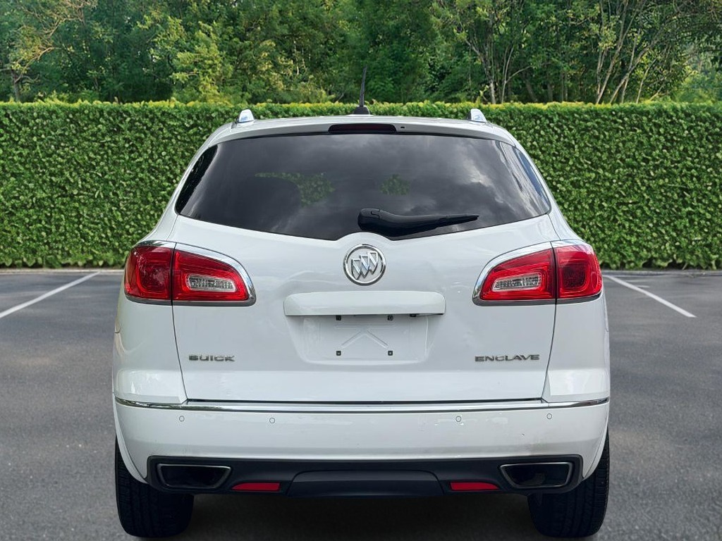 Buick Enclave Vehicle Full-screen Gallery Image 05