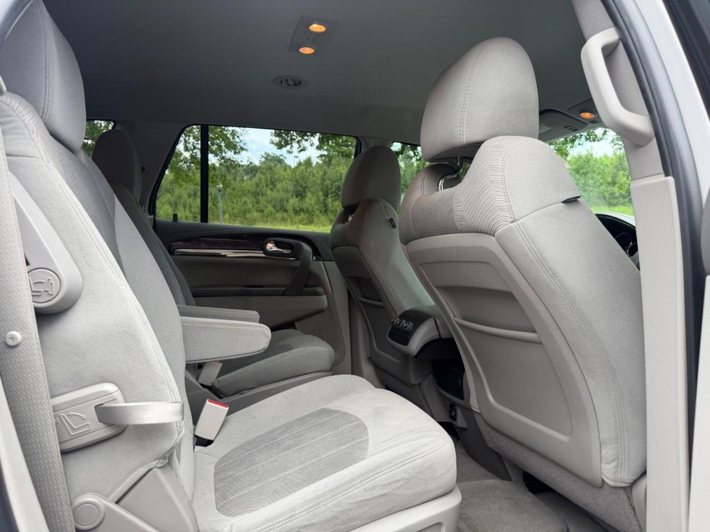 Buick Enclave Vehicle Full-screen Gallery Image 10