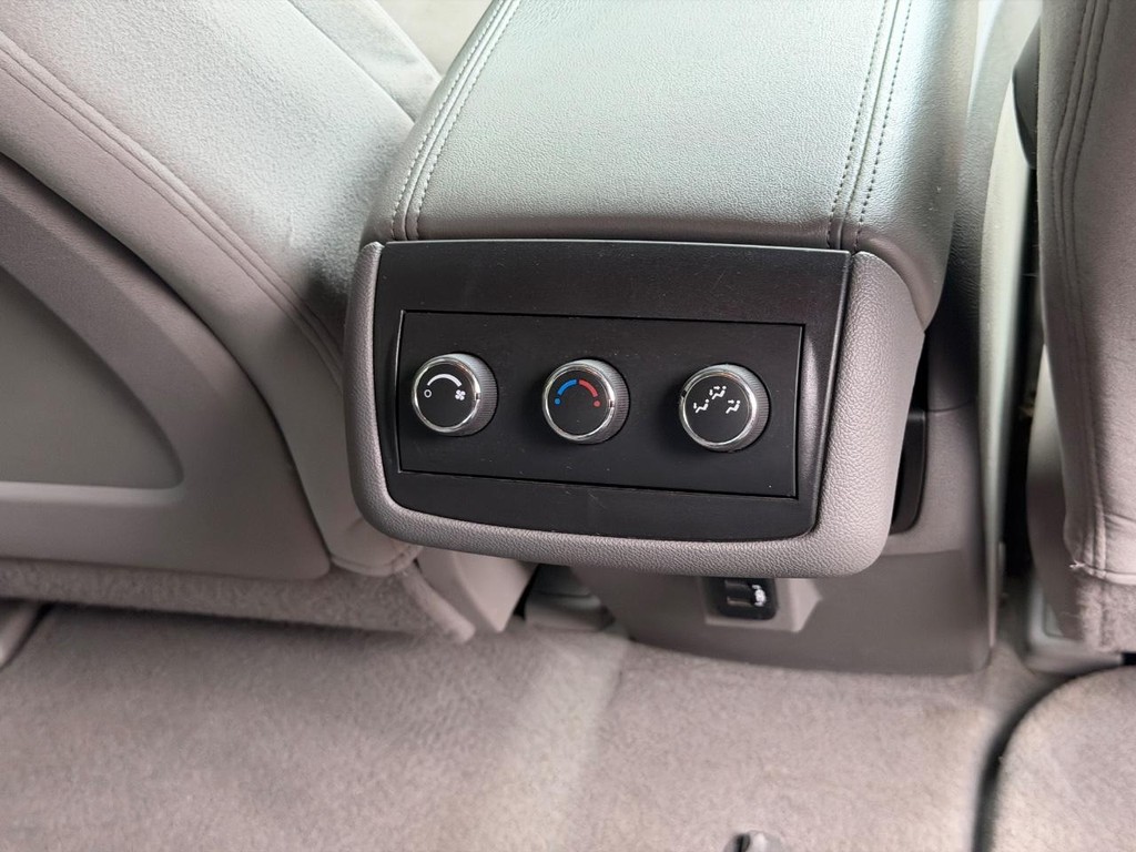 Buick Enclave Vehicle Full-screen Gallery Image 16