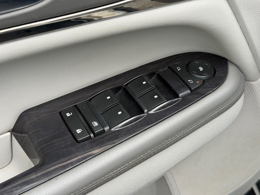 Buick Enclave Vehicle Full-screen Gallery Image 17