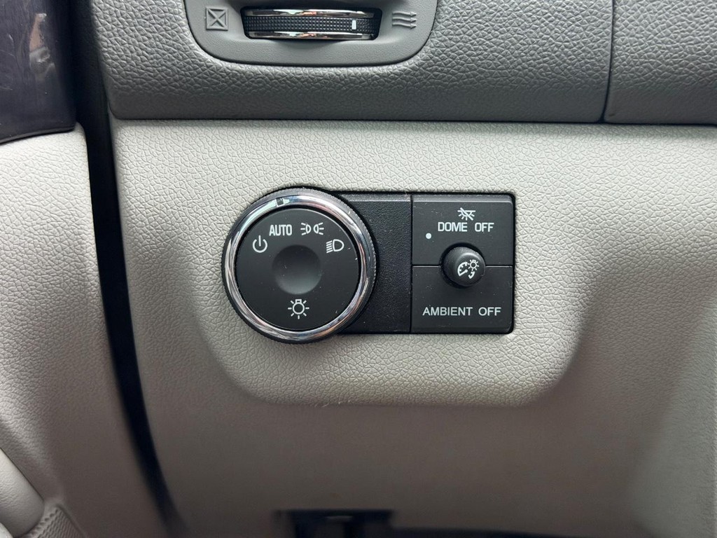 Buick Enclave Vehicle Full-screen Gallery Image 18