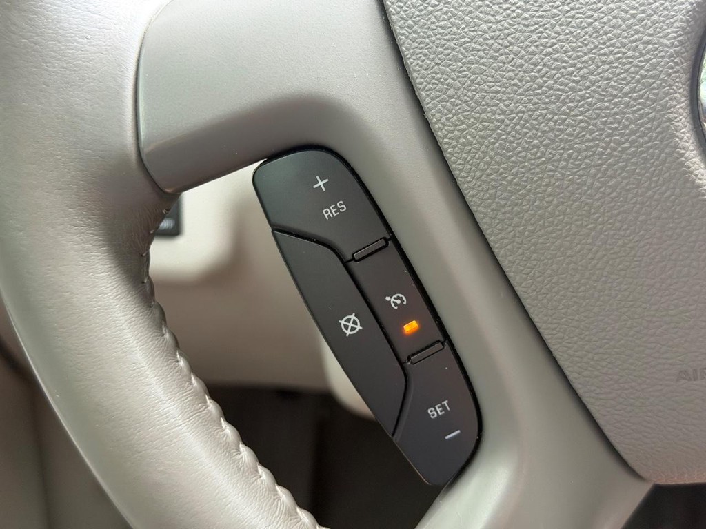 Buick Enclave Vehicle Full-screen Gallery Image 19
