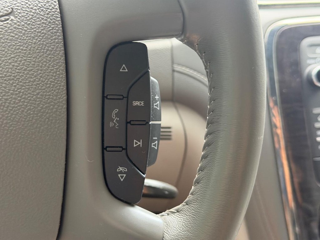 Buick Enclave Vehicle Full-screen Gallery Image 20