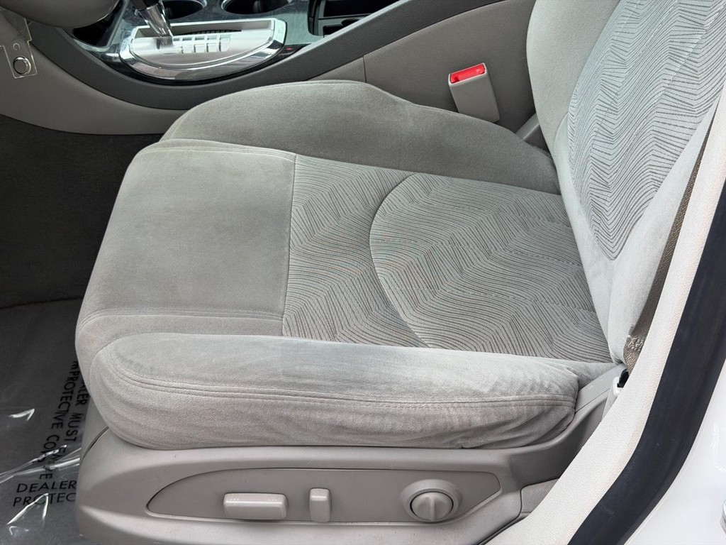 Buick Enclave Vehicle Full-screen Gallery Image 24