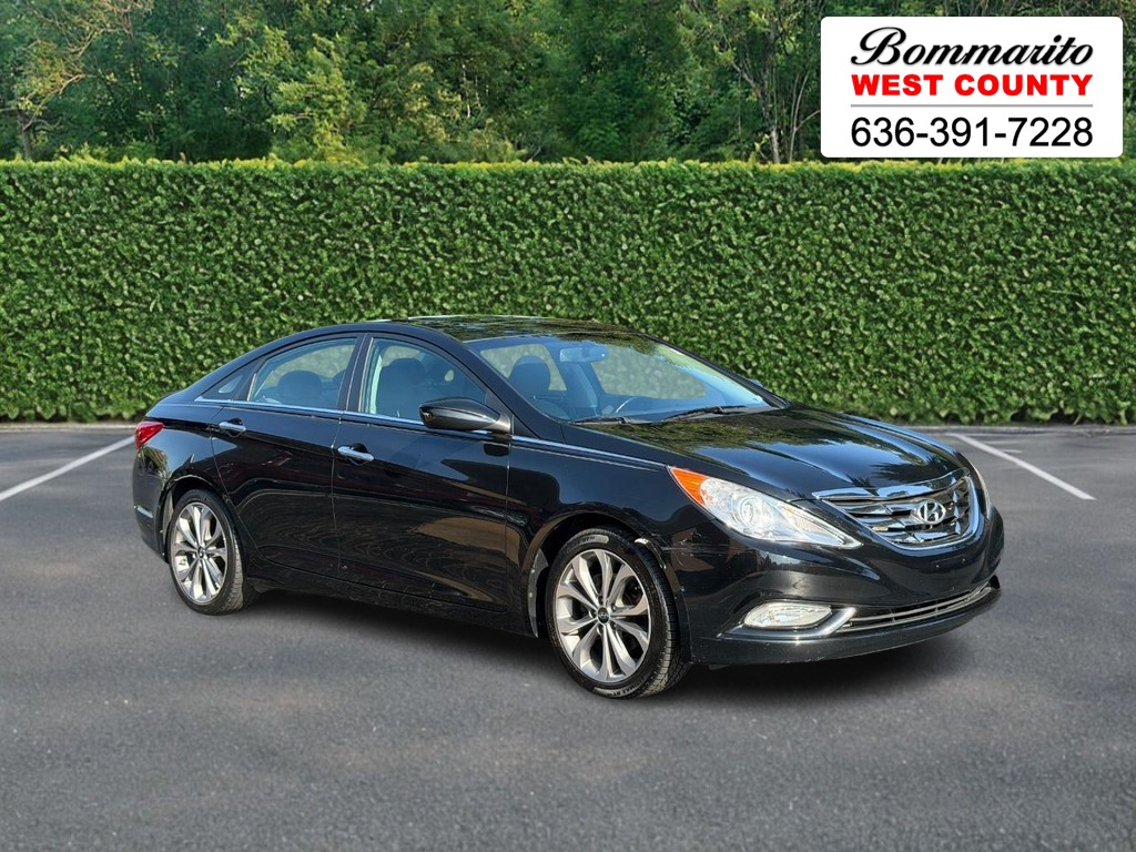 Midnight Black 2013 Hyundai Sonata Sedan Front-Wheel Drive Automatic