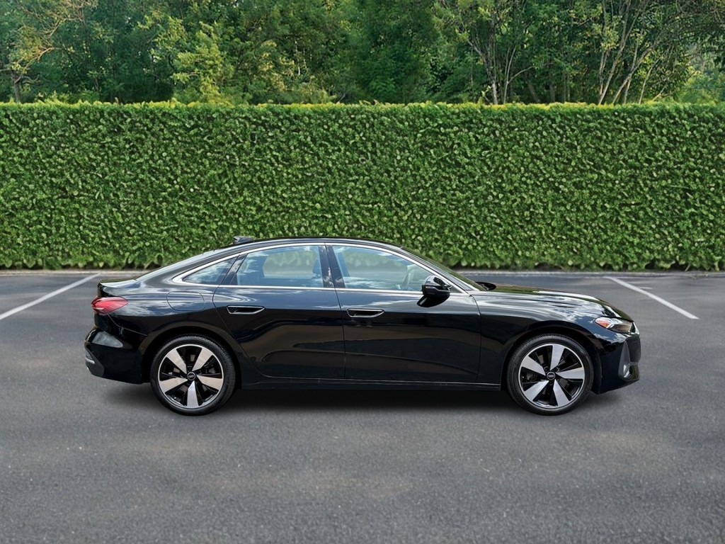 Audi A5 Vehicle Full-screen Gallery Image 02