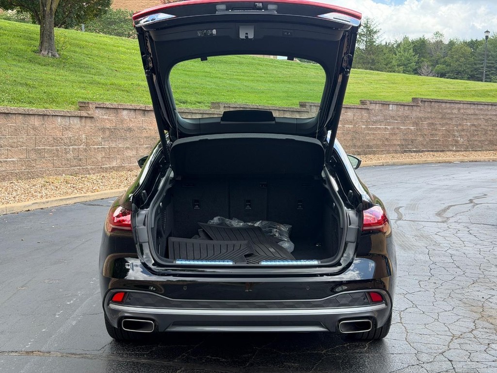 Audi A5 Vehicle Full-screen Gallery Image 04