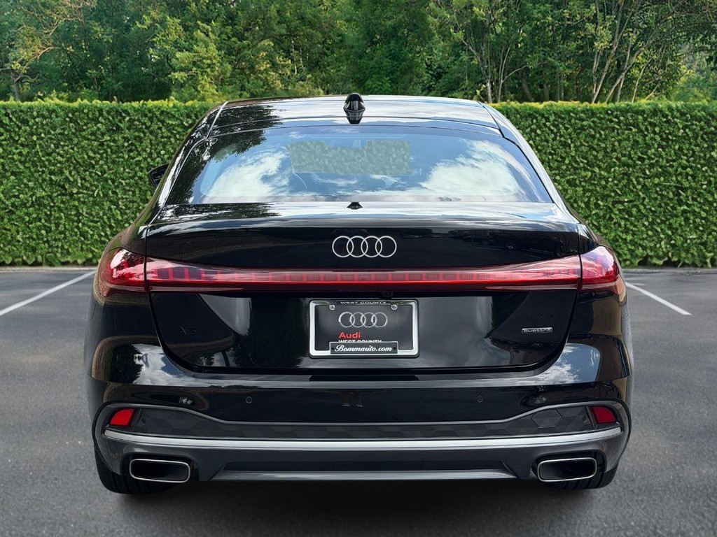 Audi A5 Vehicle Full-screen Gallery Image 05