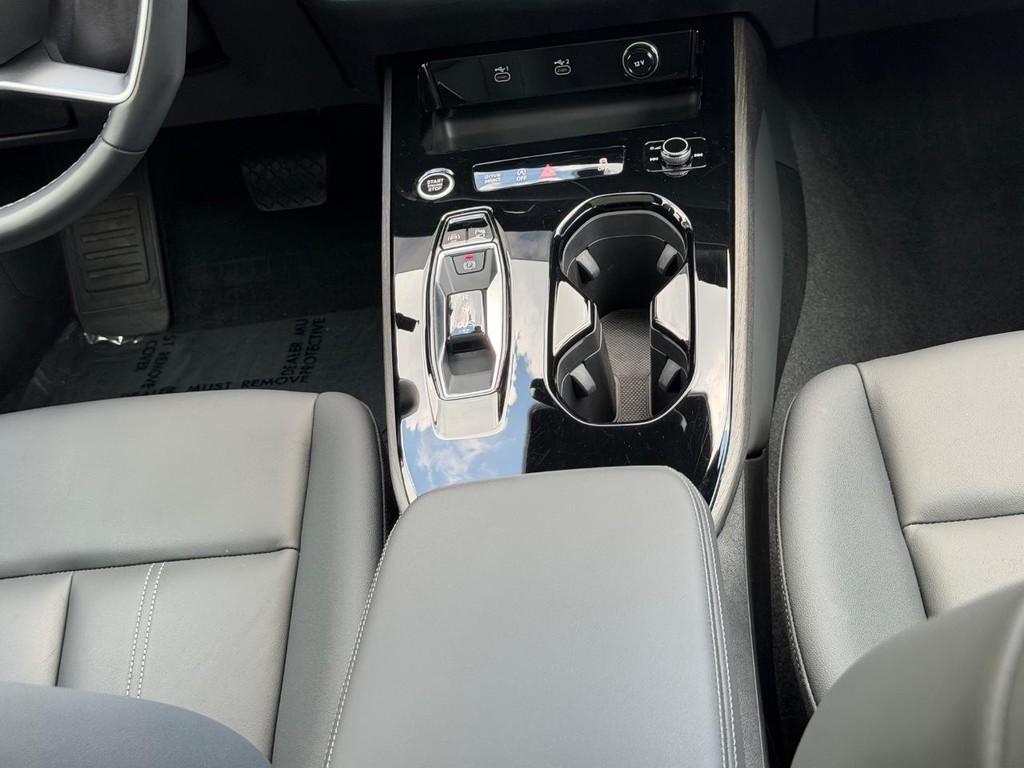 Audi A5 Vehicle Full-screen Gallery Image 14