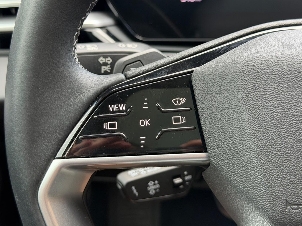 Audi A5 Vehicle Full-screen Gallery Image 16