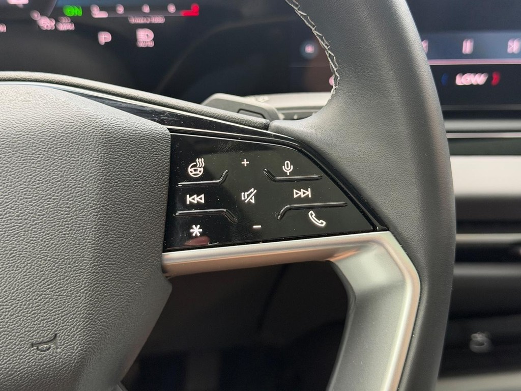 Audi A5 Vehicle Full-screen Gallery Image 17