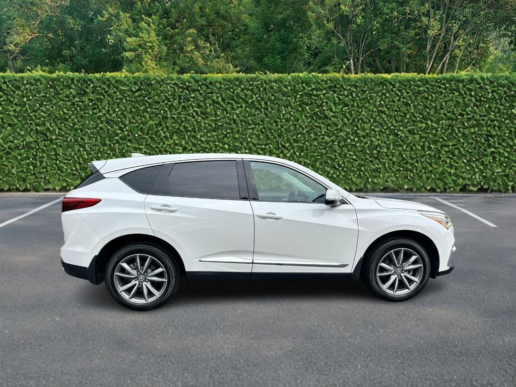 Acura RDX Vehicle Full-screen Gallery Image 02