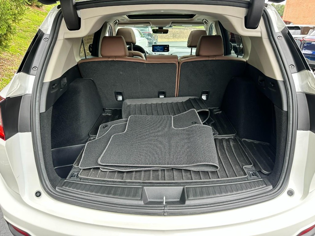 Acura RDX Vehicle Full-screen Gallery Image 05