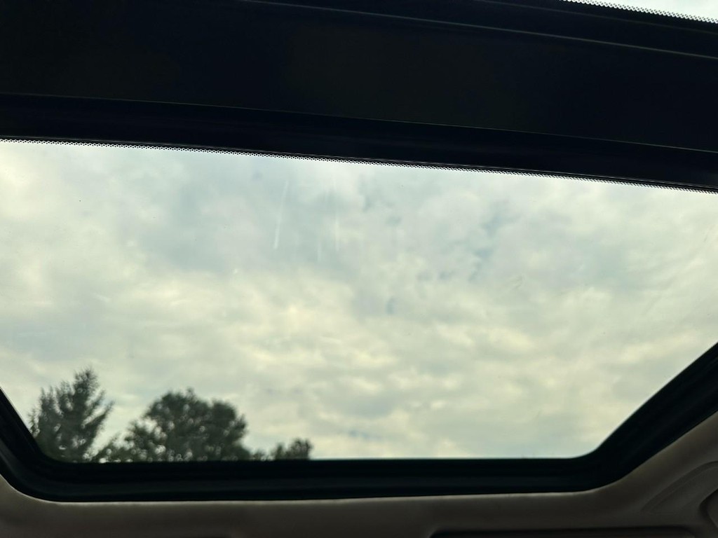 Acura RDX Vehicle Full-screen Gallery Image 11