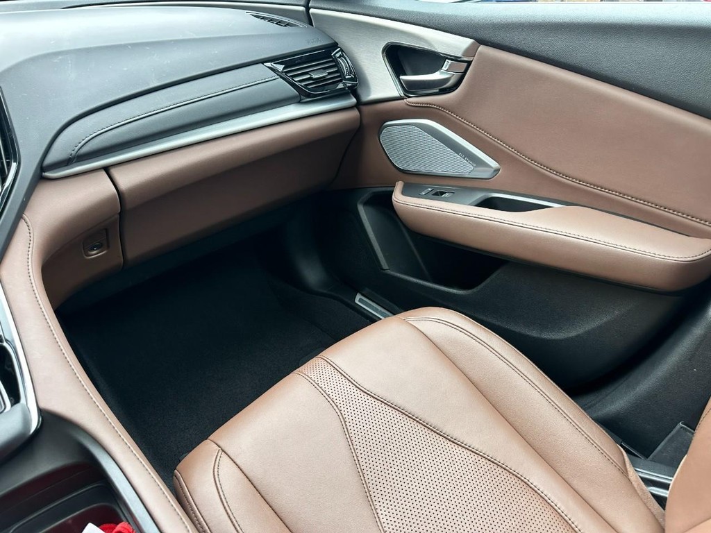 Acura RDX Vehicle Full-screen Gallery Image 16