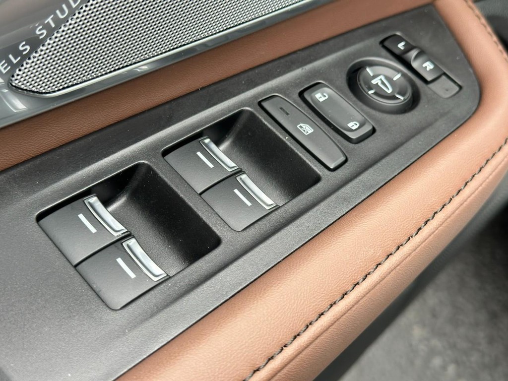 Acura RDX Vehicle Full-screen Gallery Image 17