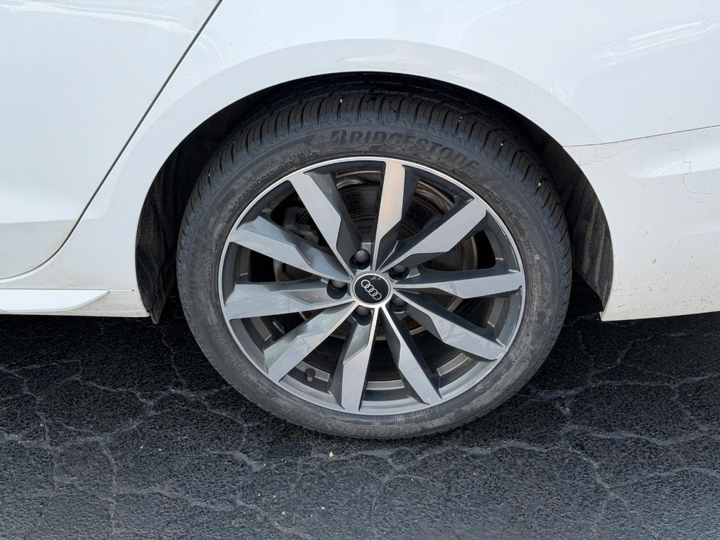 Audi A4 Sedan Vehicle Full-screen Gallery Image 07