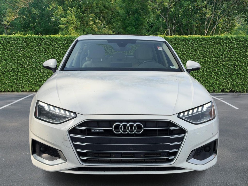 Audi A4 Sedan Vehicle Full-screen Gallery Image 09