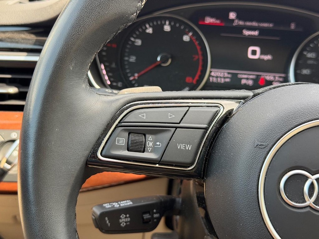 Audi A4 Sedan Vehicle Full-screen Gallery Image 17