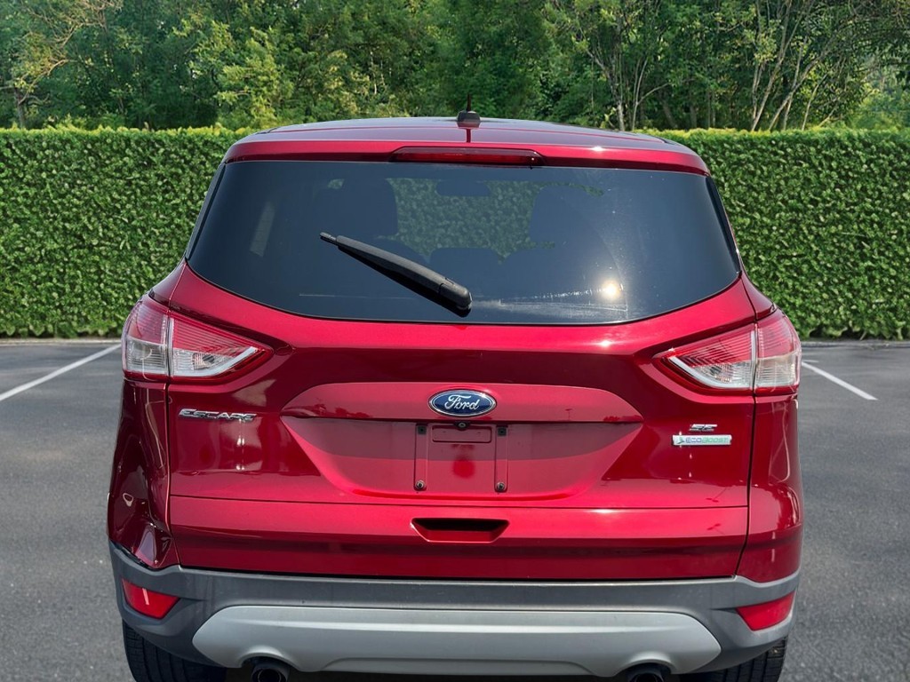 Ford Escape Vehicle Full-screen Gallery Image 05