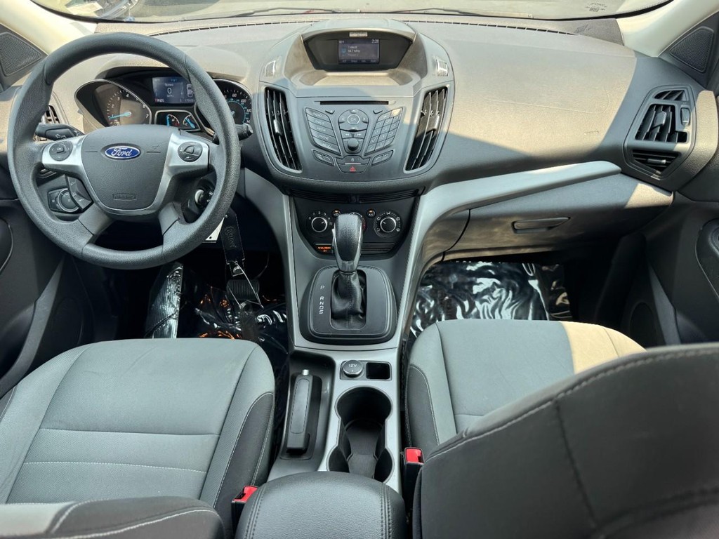 Ford Escape Vehicle Full-screen Gallery Image 11