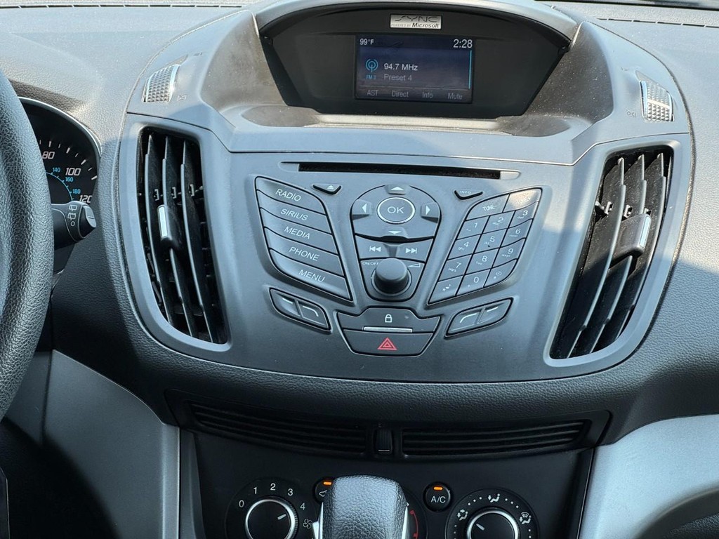 Ford Escape Vehicle Full-screen Gallery Image 13