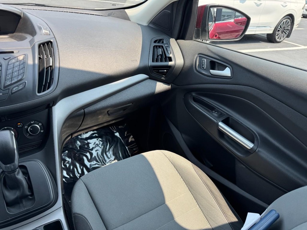 Ford Escape Vehicle Full-screen Gallery Image 15