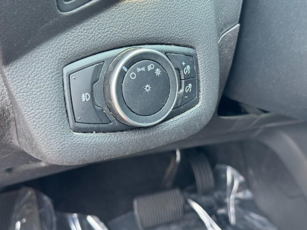 Ford Escape Vehicle Full-screen Gallery Image 17