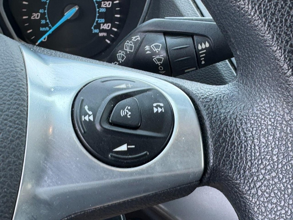 Ford Escape Vehicle Full-screen Gallery Image 19