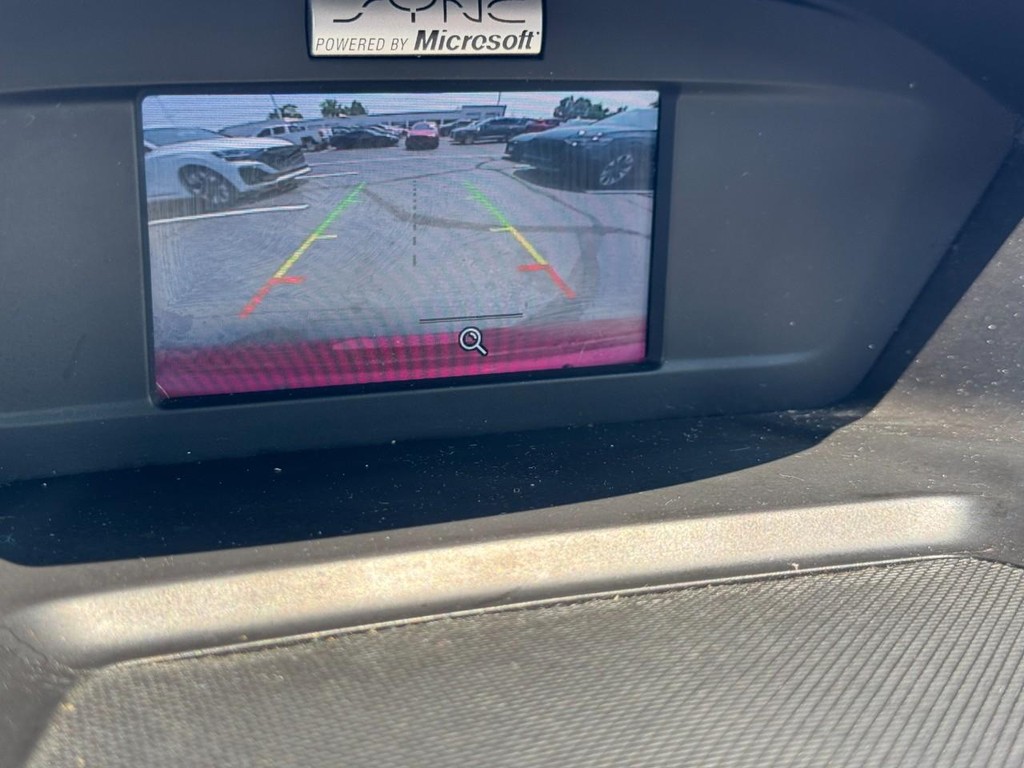 Ford Escape Vehicle Full-screen Gallery Image 21