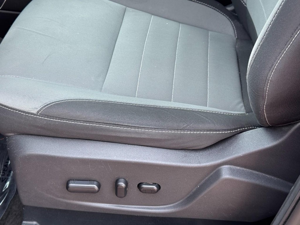 Ford Escape Vehicle Full-screen Gallery Image 23