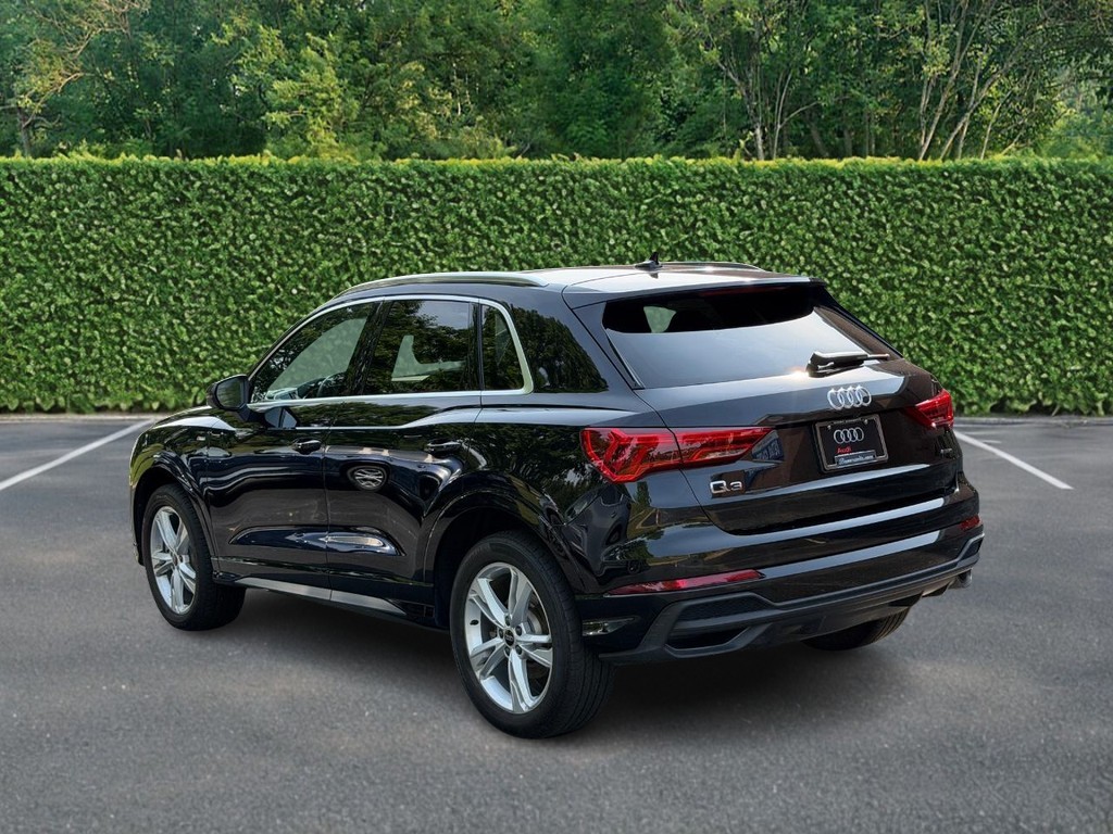 Audi Q3 Vehicle Full-screen Gallery Image 06