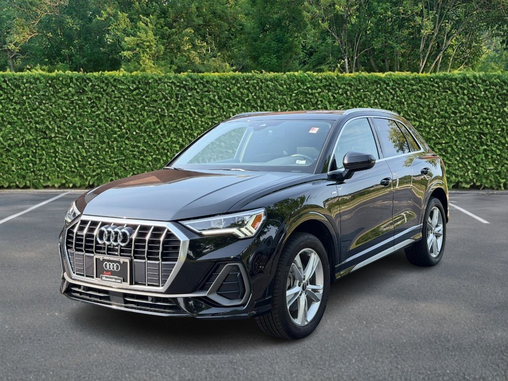 Audi Q3 Vehicle Full-screen Gallery Image 08
