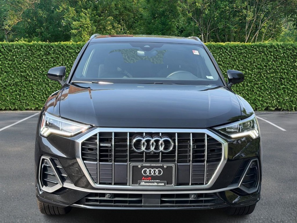 Audi Q3 Vehicle Full-screen Gallery Image 09