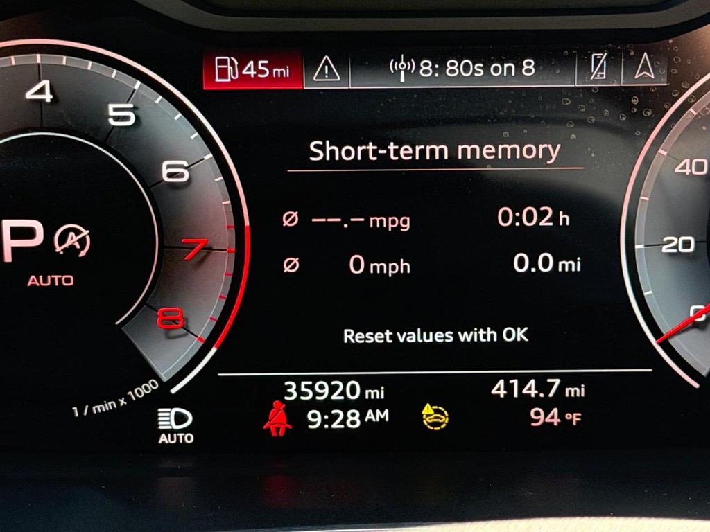 Audi Q3 Vehicle Full-screen Gallery Image 19