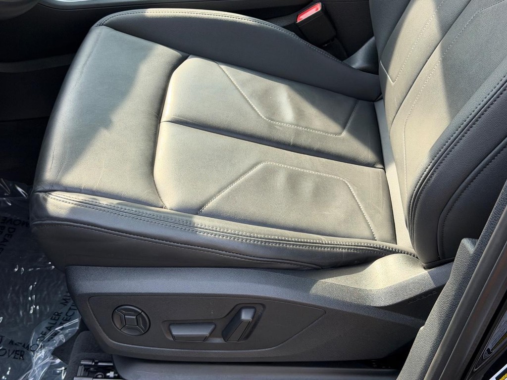 Audi Q3 Vehicle Full-screen Gallery Image 22