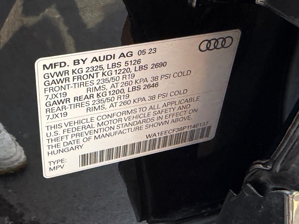 Audi Q3 Vehicle Full-screen Gallery Image 23