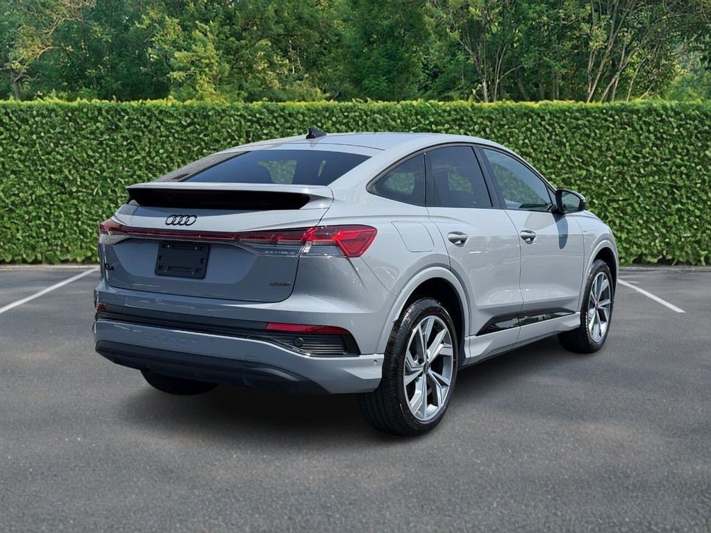 Audi Q4 e-tron Sportback Vehicle Full-screen Gallery Image 03