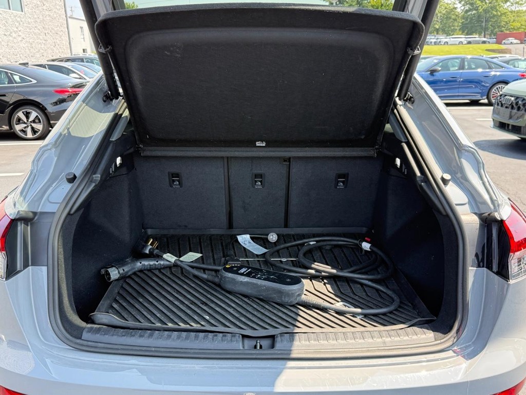 Audi Q4 e-tron Sportback Vehicle Full-screen Gallery Image 04
